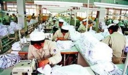 青岛服装厂爆料视频最新,揭秘行业黑幕，工人权益受损引关注