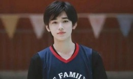 张真源爆料打篮球的视频,运动场上的青春活力