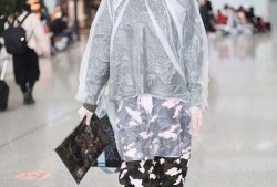 娱乐吃瓜酱雨衣男,娱乐吃瓜酱的神秘面纱