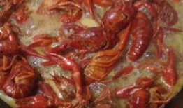 小龙虾爆料锅巴的做法视频,自制锅巴的香辣诱惑，跟着视频学做美味佳肴